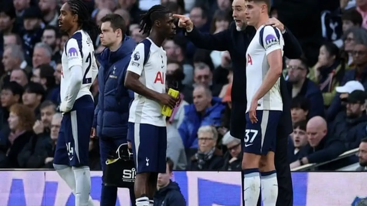 ما السر وراء البند الفريد في عقود معظم لاعبي نادي توتنهام؟